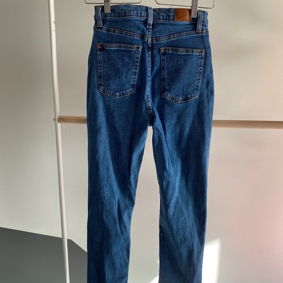 BDG Girlfriend High Rise Jeans - Picture 3 of 3